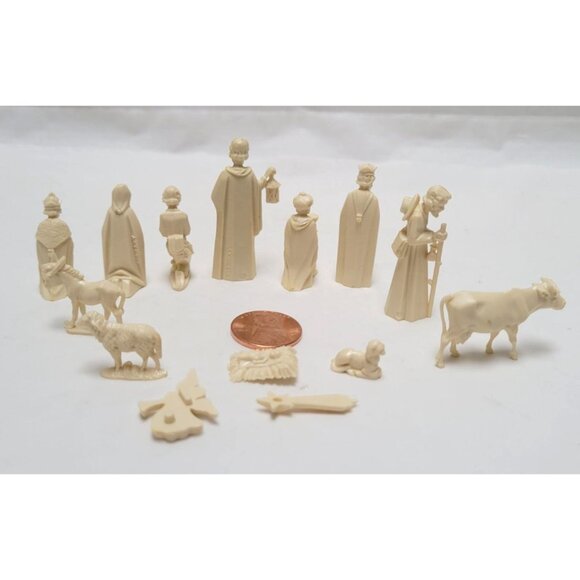 Vintage Lot of 14 Miniature Cream Beige Plastic Nativity Scene Figurines - Picture 5 of 6